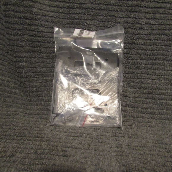 GLOTRENDS 2.5 to 3.5 Inch SSD HDD Holder Metal Mounting Bracket - Picture 3 of 4